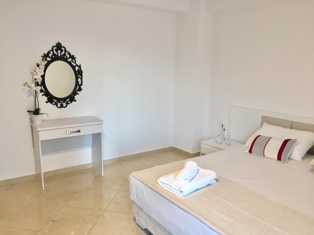 Sea And Sun Apartments Sarande Ruang foto