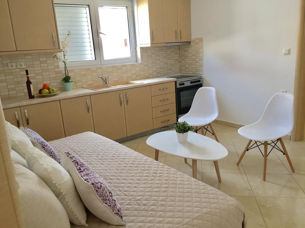 Sea And Sun Apartments Sarande Bagian luar foto