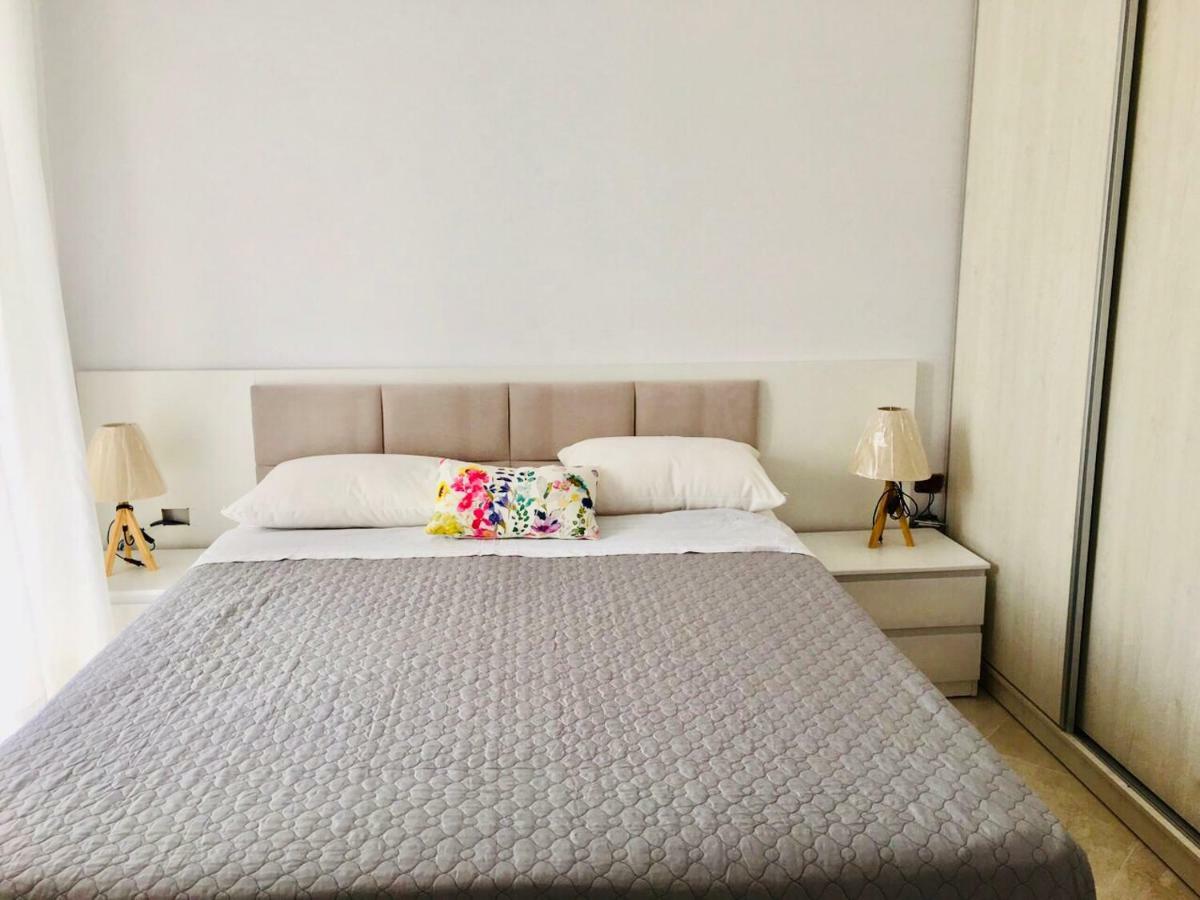 Sea And Sun Apartments Sarande Bagian luar foto